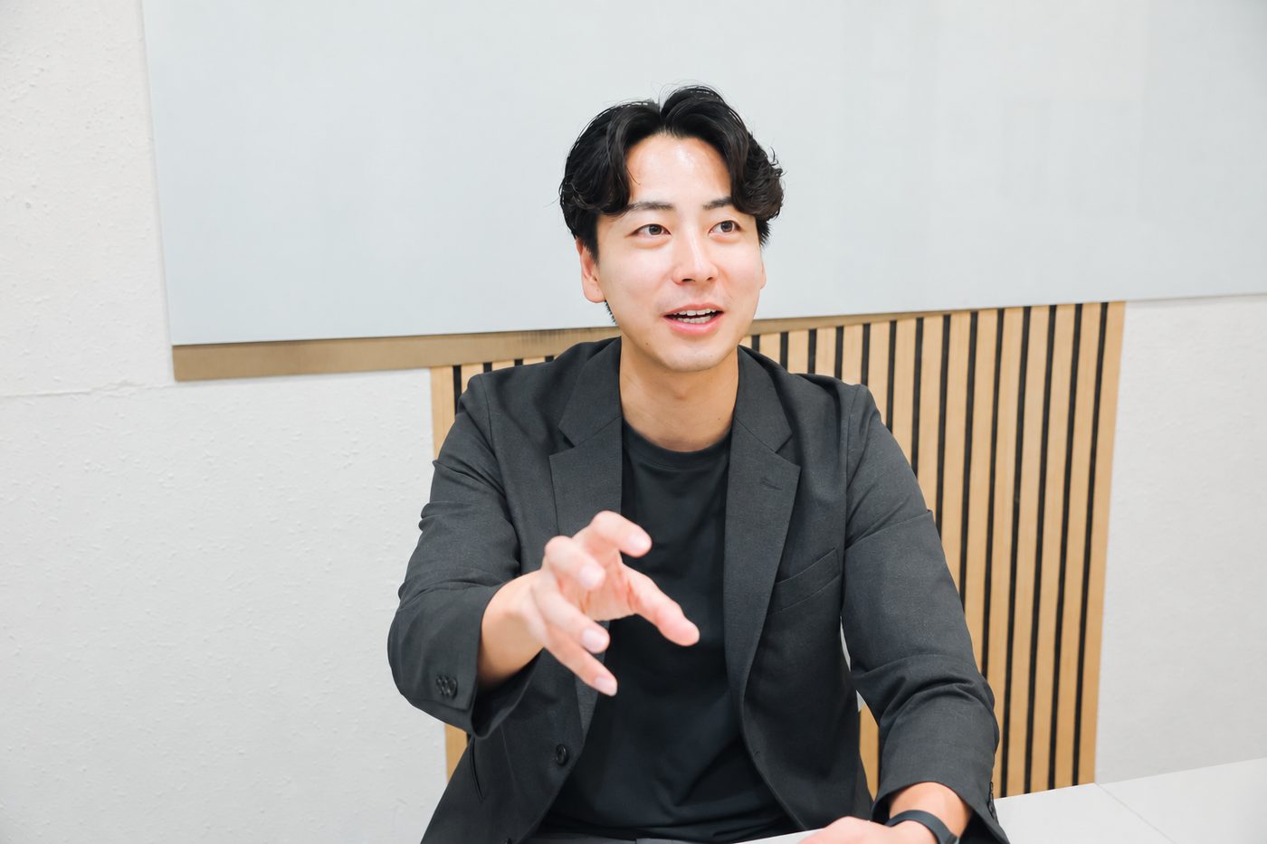 インタビューに答える代表取締役 森 賢弘